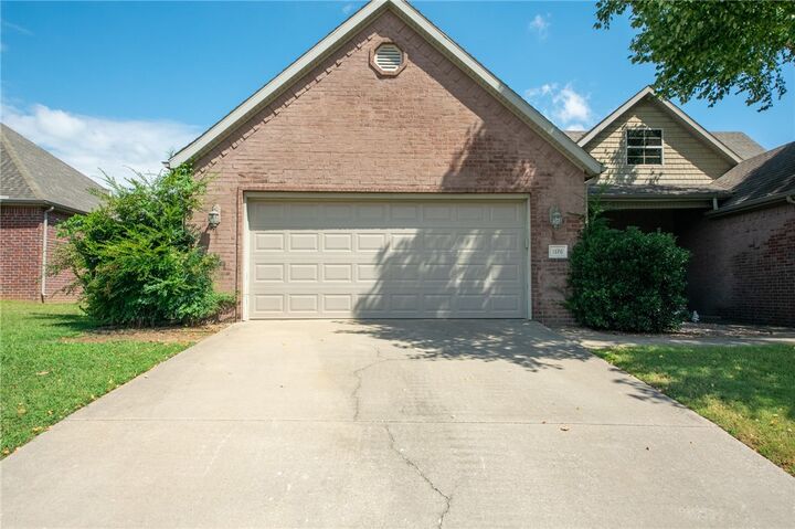Property Photo: 1376 Lexington Circle AR 72762