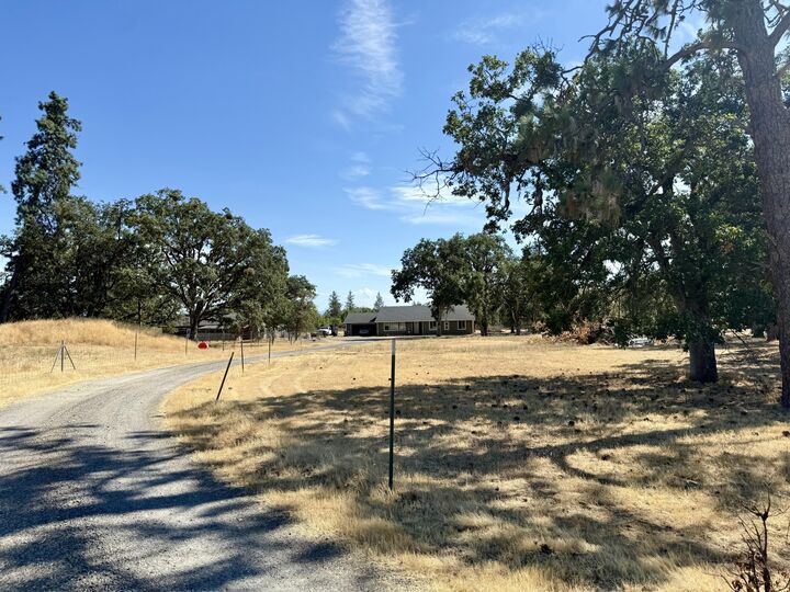Property Photo:  3659 Highway 234  OR 97503 