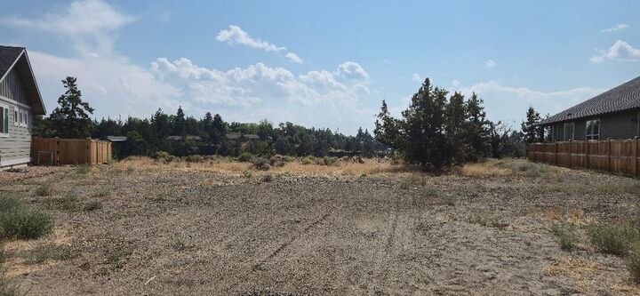 Property Photo: 508 NW Rimrock Ct. OR 97756