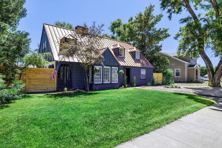 Property Photo:  844 NE 3rd Street  OR 97754 