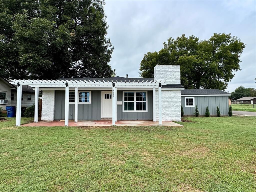 Property Photo: 2002 S 20th Street OK 73018