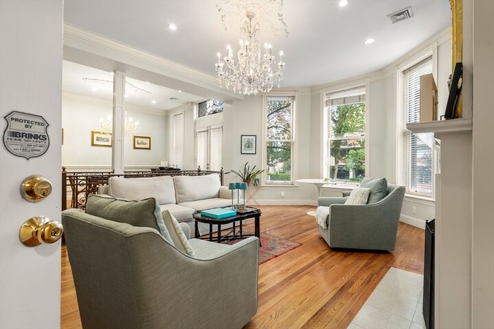 Property Photo: 341 Beacon St 2F MA 02116