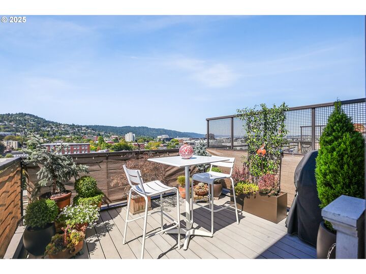 1420 NW Lovejoy St 714  Portland OR 97209 photo