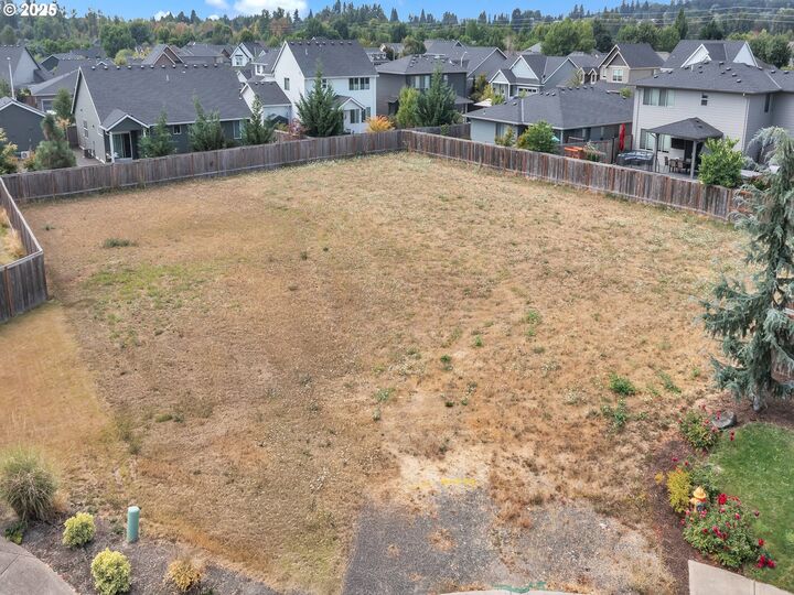 Property Photo: 2233 NW Mahala Way OR 97128