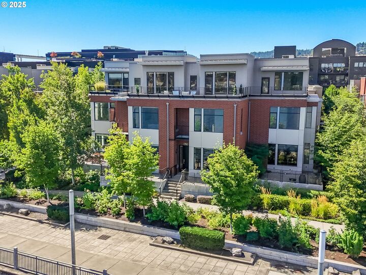 Property Photo: 1714 NW Riverscape St OR 97209