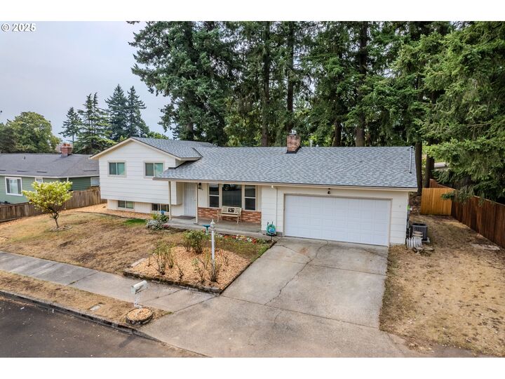 Property Photo:  17820 NE Everett St  OR 97230 