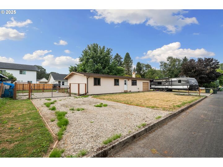 Property Photo: 755 Beechwood St WA 98674
