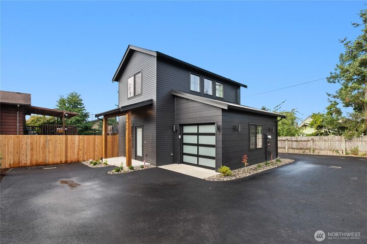 Property Photo:  2617  Woburn Street  WA 98226 