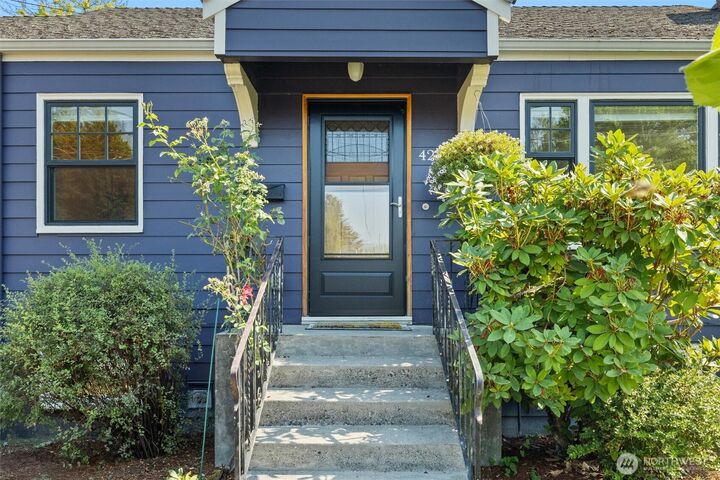 Property Photo:  4216  50 Avenue S  WA 98118 