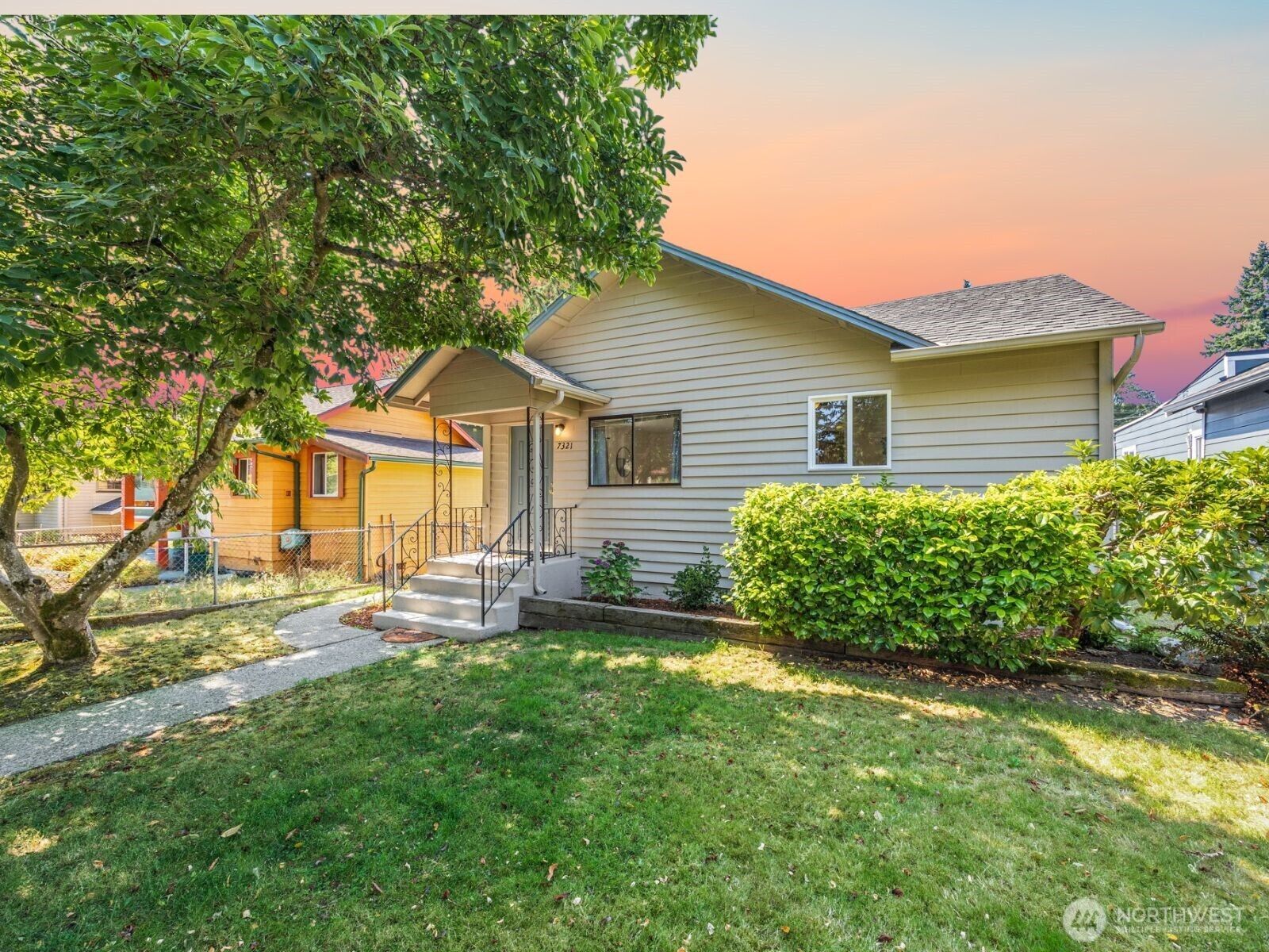 Property Photo:  7321  31st Avenue SW  WA 98126 