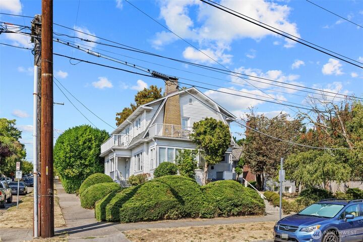 Property Photo: 4701 5th Avenue NE WA 98105