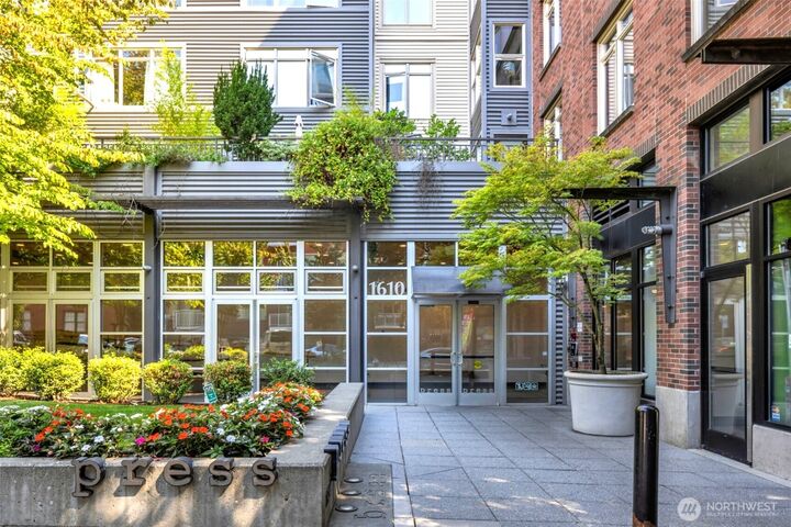 1610  Belmont Ave 407  Seattle WA 98122 photo