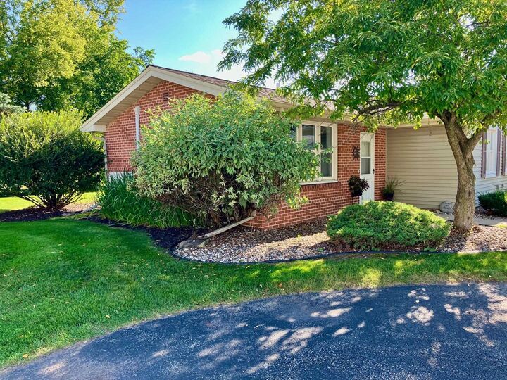 937 S West Court Unit A  Appleton WI 54915-2368 photo