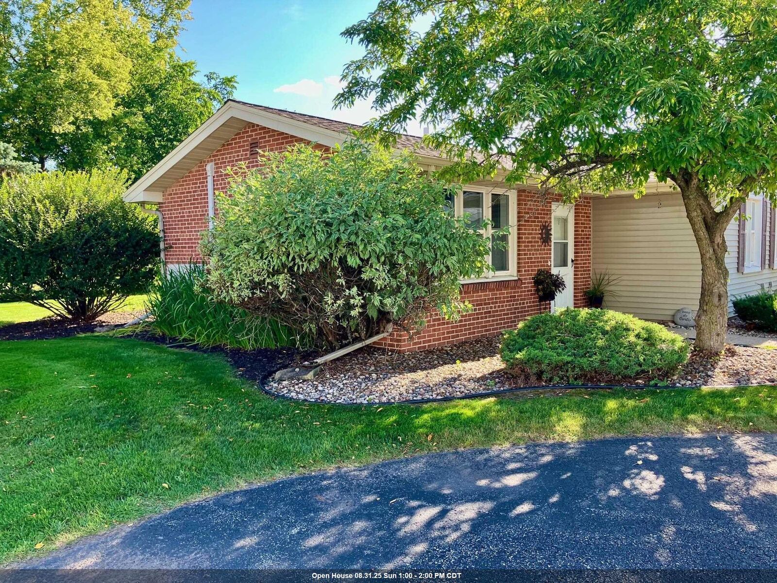 Property Photo: 937 S West Court Unit A WI 54915-2368