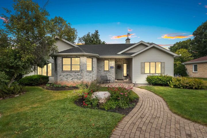 2540 W Palisades Drive  Appleton WI 54915-1055 photo