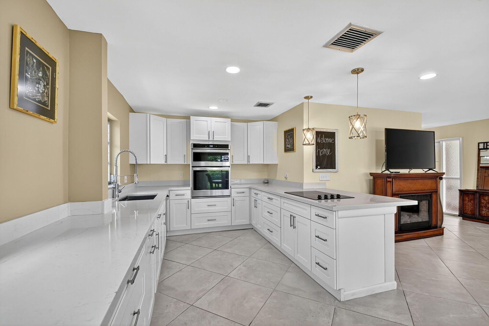 Property Photo: 324 Orange Tree Drive 5 FL 33462