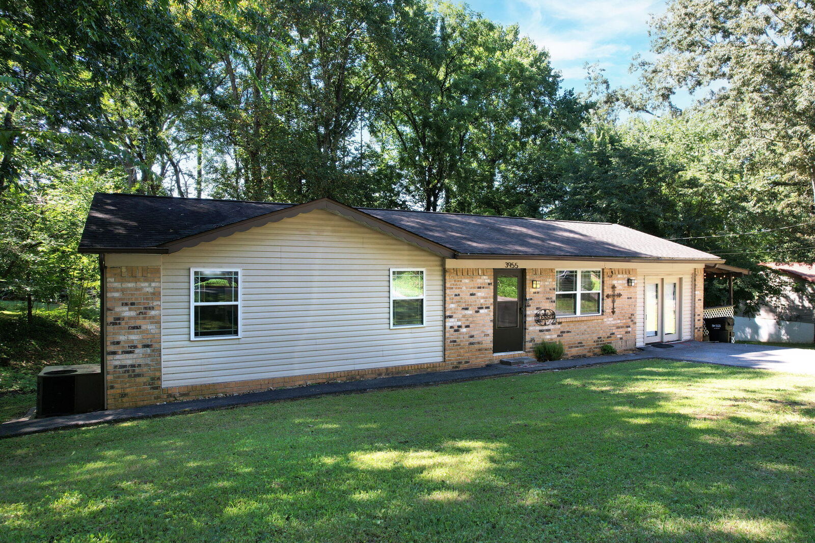 Property Photo: 3955 Lynncrest Drive NE TN 37323