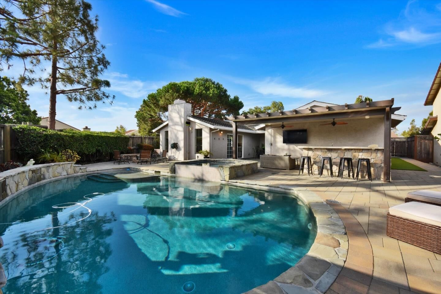 Property Photo:  562 Seahorse Lane  CA 94065 