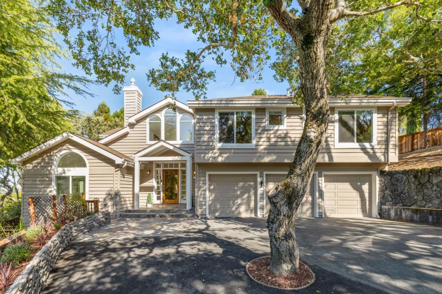 Property Photo: 100 Vaquero Way CA 94062