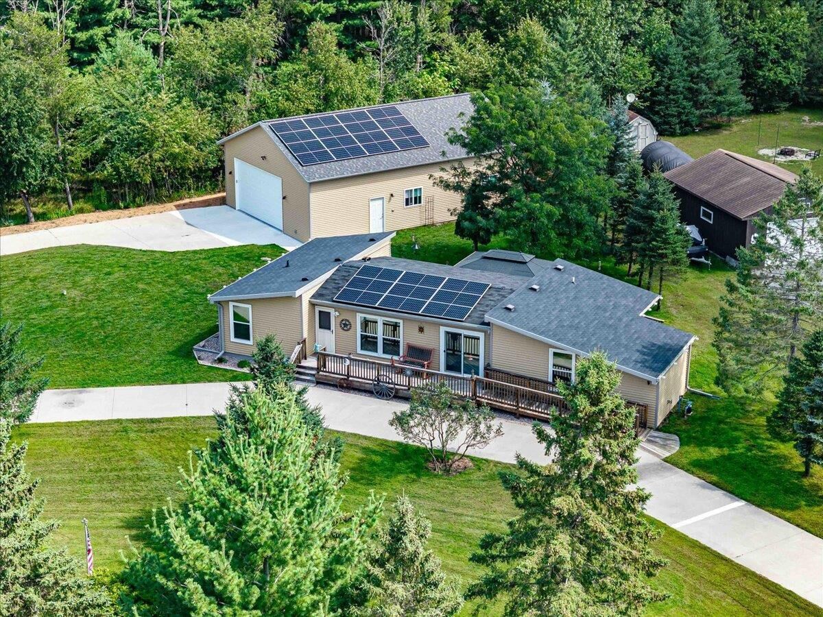 Property Photo:  923 Essex Court  WI 54457 