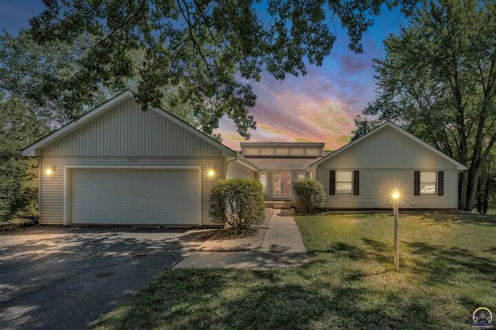 Property Photo: 516 Delaware Dr KS 66070