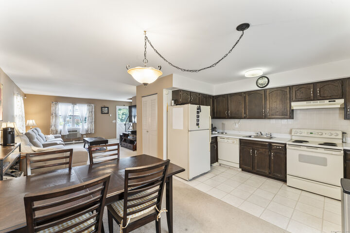Property Photo:  40 Lindstrom Road 40  CT 06902 