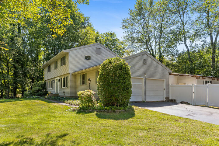 Property Photo:  10 Mohegan Trail  CT 06074 