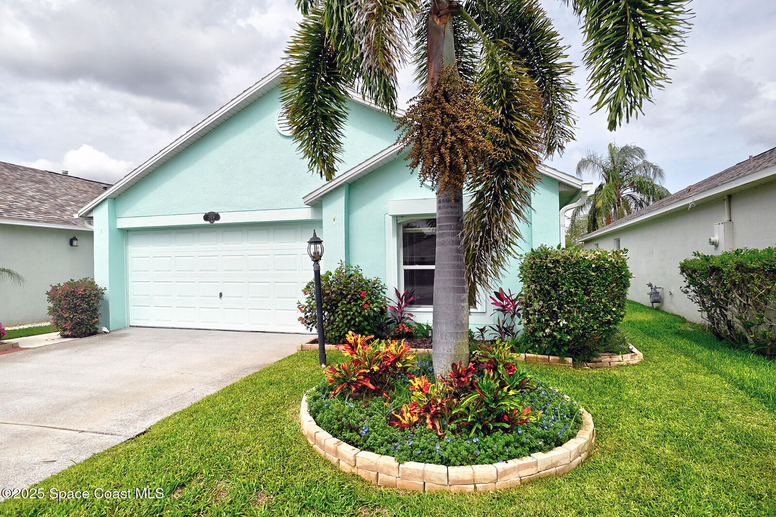 Property Photo: 2178 Redwood Circle FL 32905