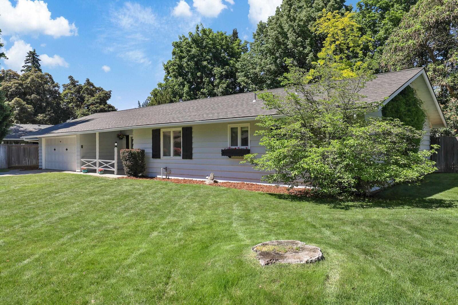 Property Photo: 1919 E 59th Ave WA 99223