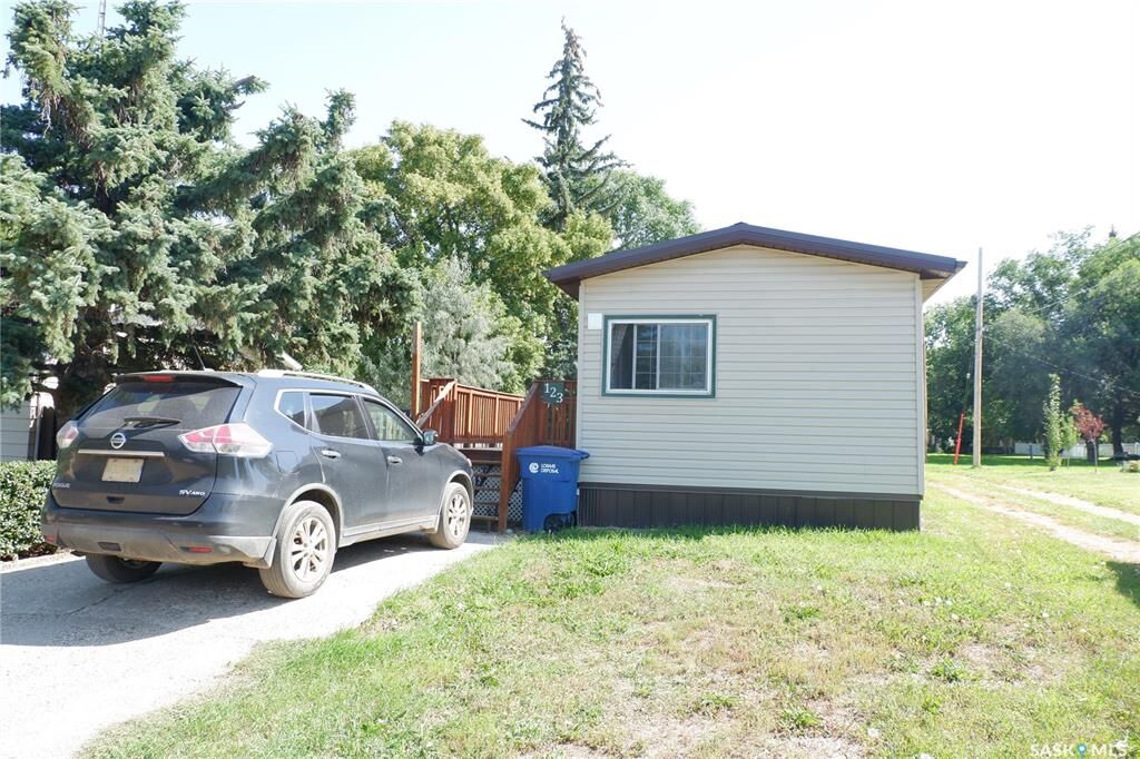 Property Photo:  123 3rd Street W  SK S0H 2K0 