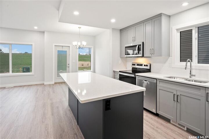 Property Photo: 527 Asokan Avenue SK S7V 1W1