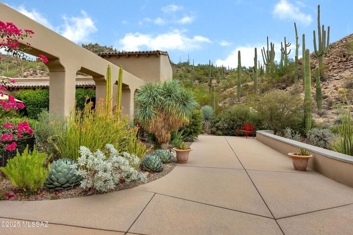 Property Photo:  2102 S Twinkling Starr Drive  AZ 85745 
