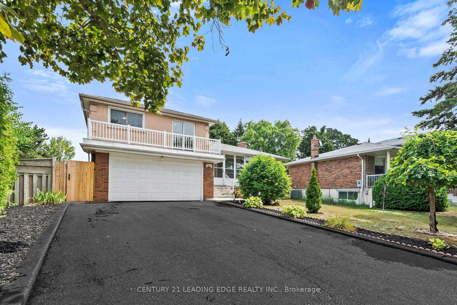 Property Photo: 3651 Broomhill Crescent ON L4Y 3N5