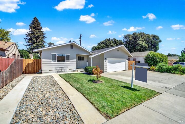 Property Photo: 721 Camellia Way CA 95688