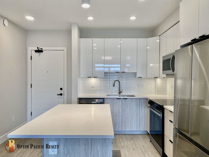 Photo de la propriété:  13458 95 Avenue 4xx  BC V3V 0H1 