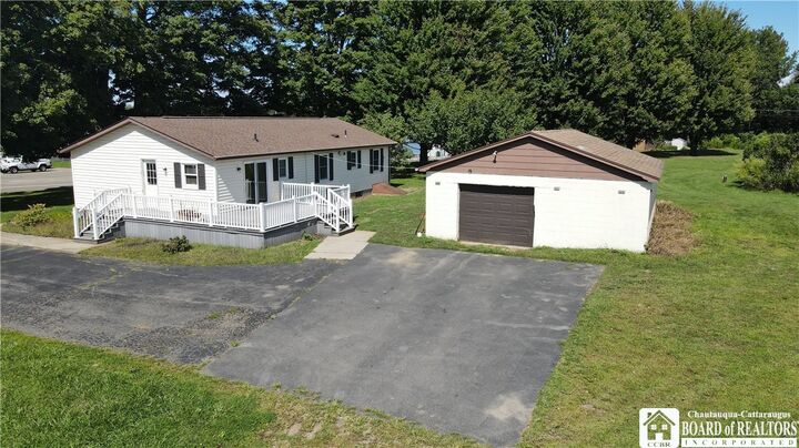 Property Photo: 3311 US-20 NY 14135