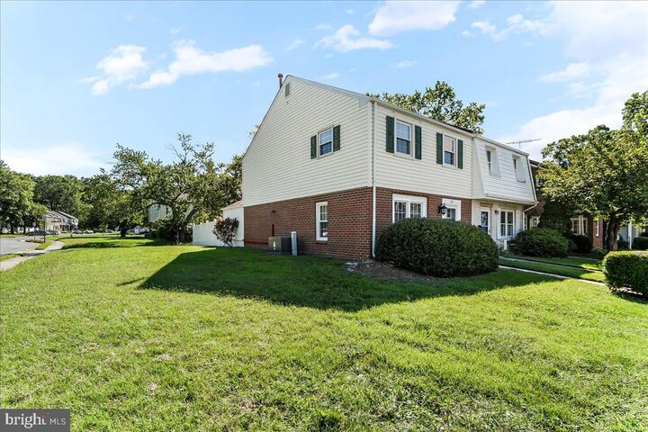 Property Photo:  20 Patrick Henry Court  DE 19711 