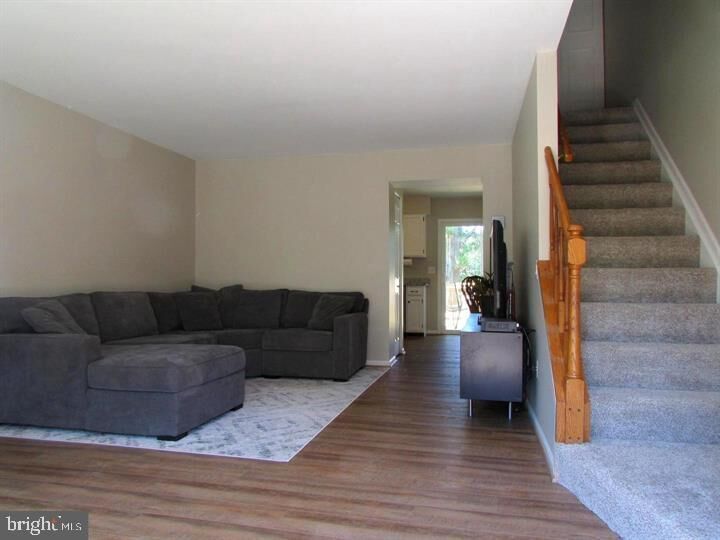 Property Photo: 14840 Lynhodge Court VA 20120