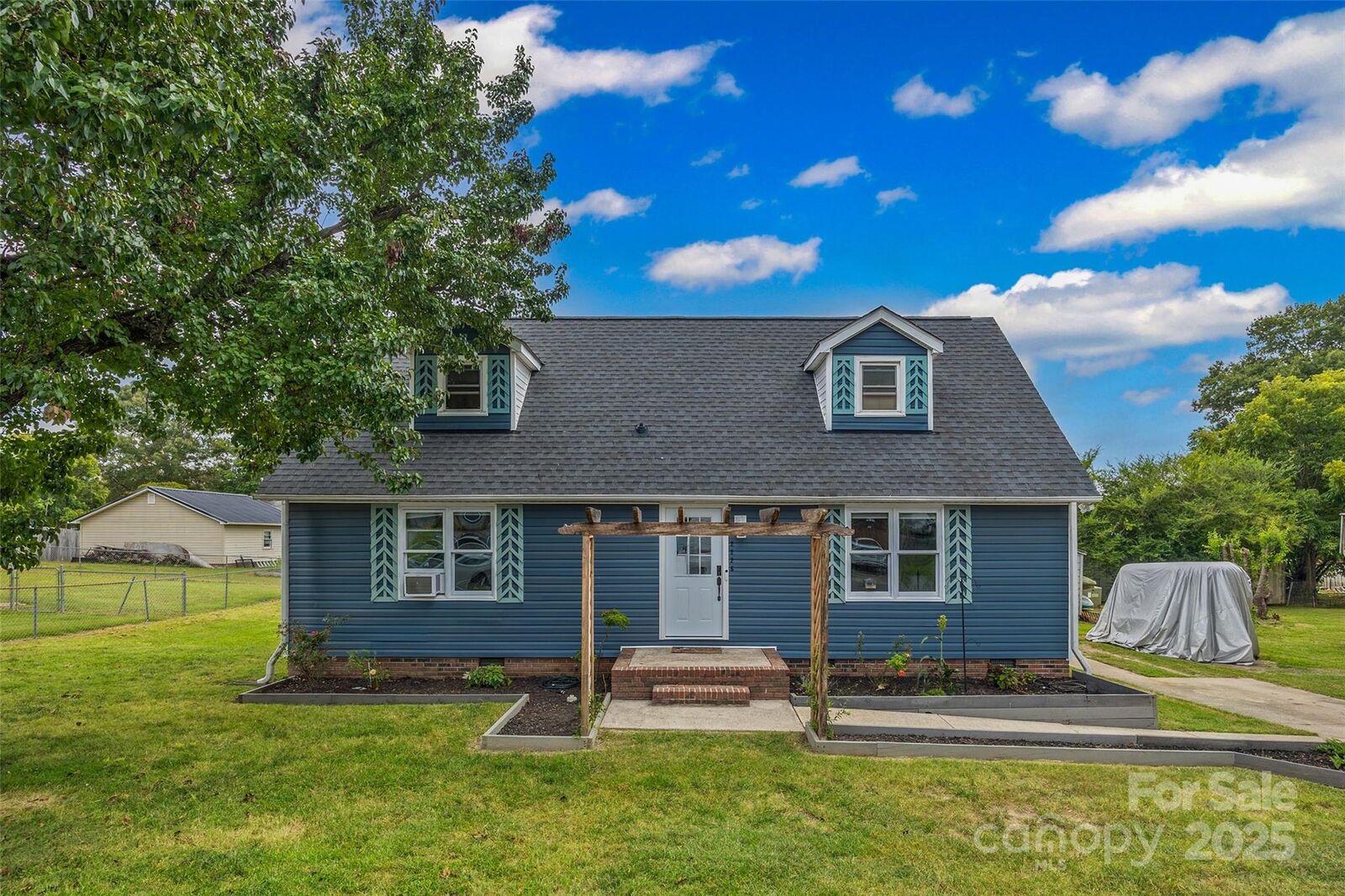 Property Photo: 2225 Myrtlewoods Drive NC 28052