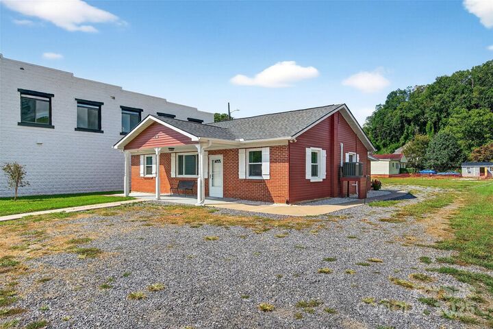 Property Photo: 262 Catawba Avenue NC 28762