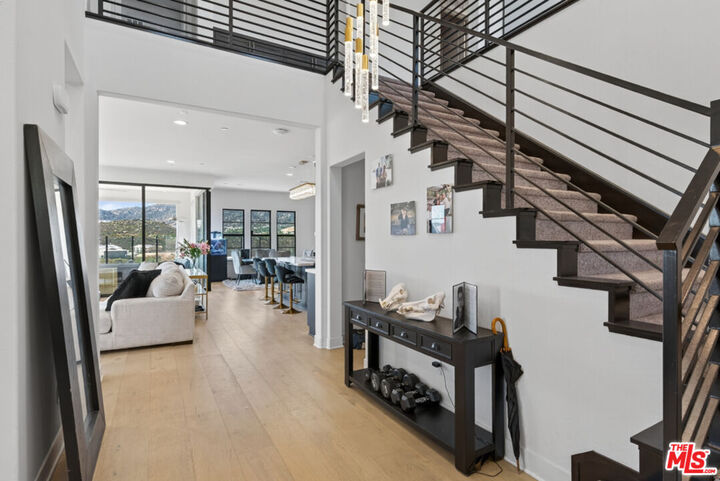 Property Photo:  21166 Canyon View Pl  CA 91311
