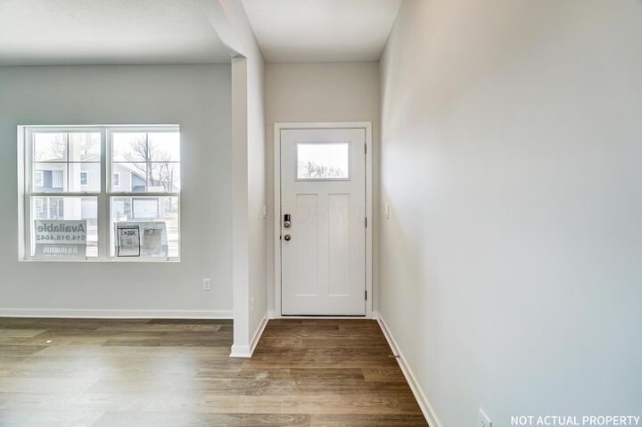 Property Photo: 5682 Orchard Lakes Trail Drive OH 43110