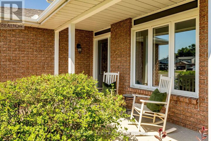 Photo de la propriété: 30 Halley Street ON K2J 3W2