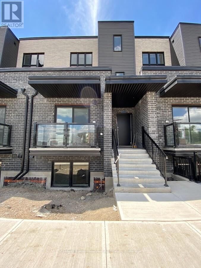 Property Photo:  235 Chapel Hill Drive 23  ON N2R 0S4 