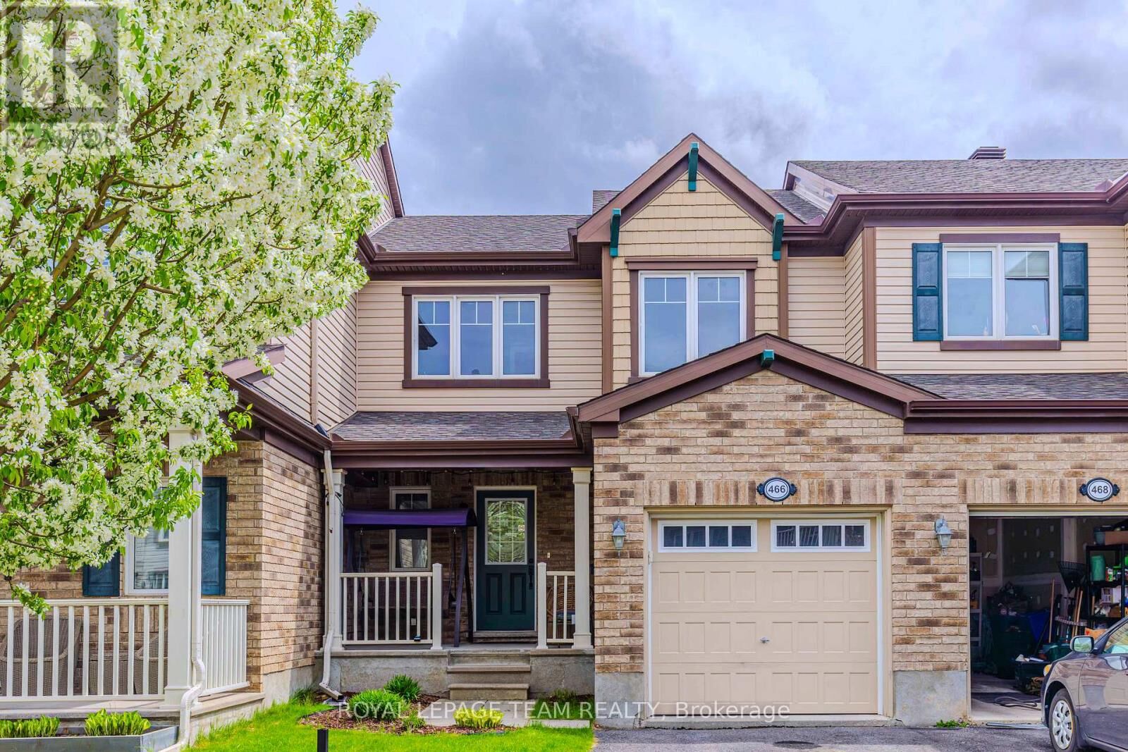 Property Photo: 466 Meadowhawk Crescent ON K2J 5W7
