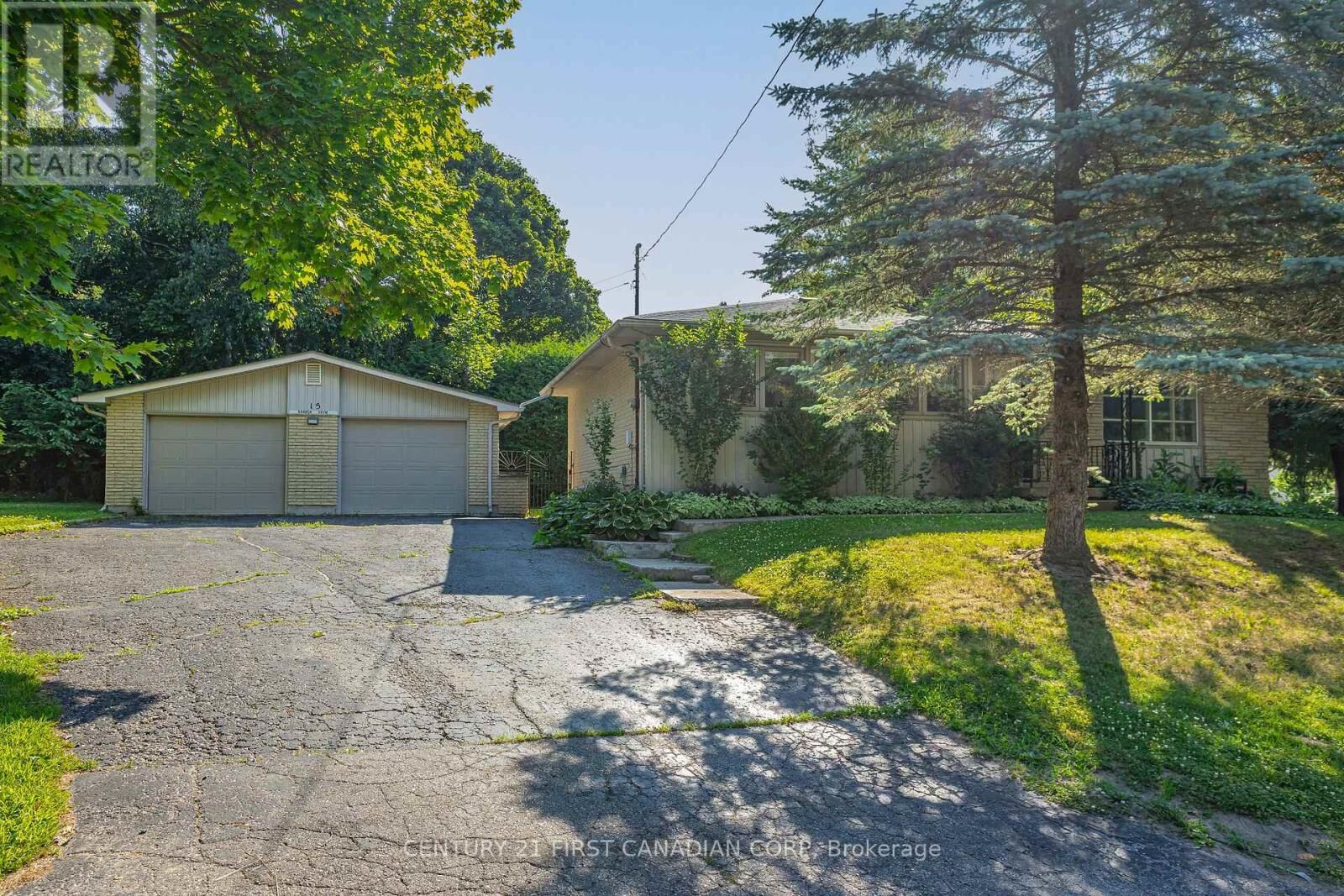 Property Photo: 15 Ranson Drive ON N6G 1V7