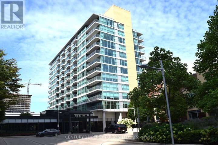 Property Photo: 15 Singer Court 910 ON M2K 0B1