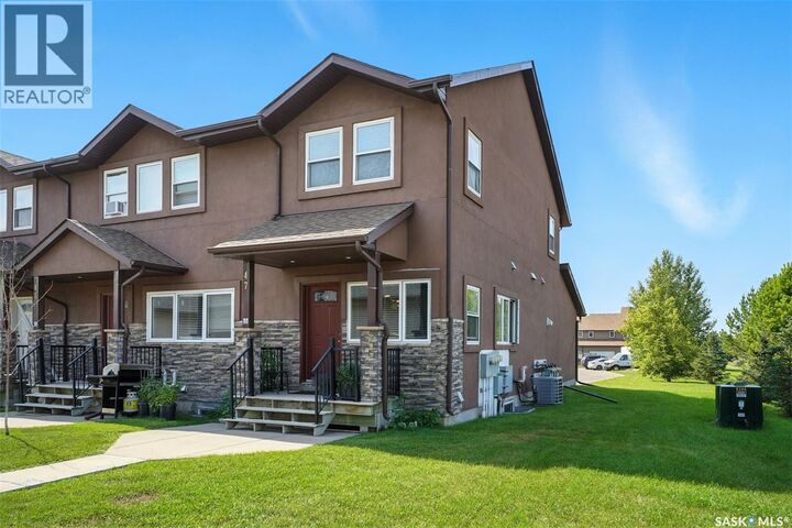 Property Photo: 47 1703 Patrick Crescent SK S7W 0L6
