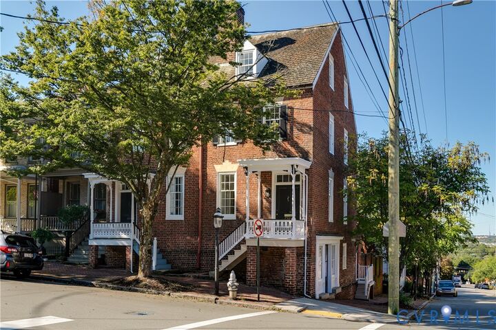 Property Photo: 2501 E Grace Street VA 23223