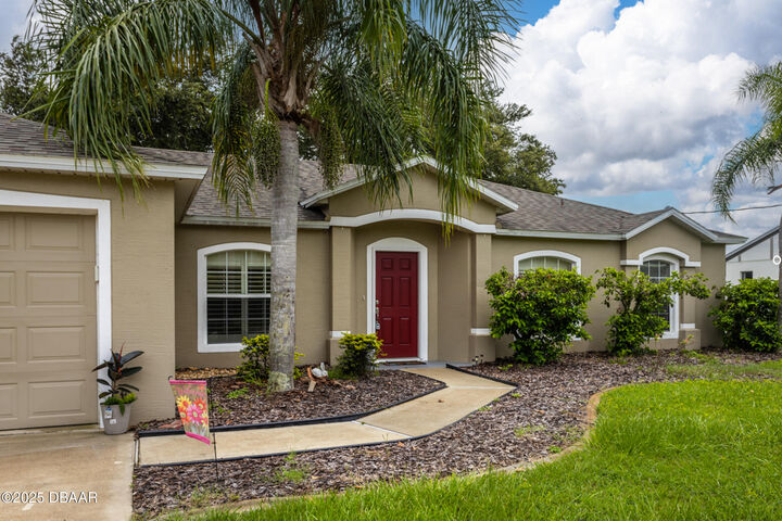 Property Photo:  73 Freeport Lane  FL 32137 